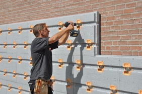 Montaż płyt izolacyjnych